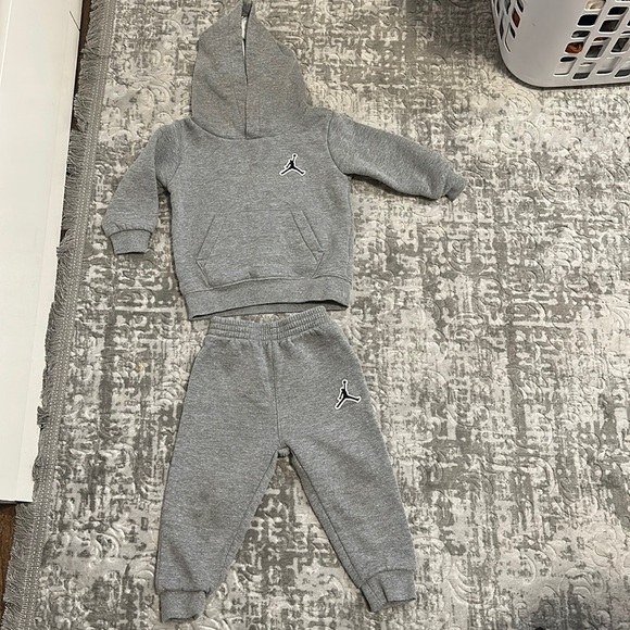 Jordan jogger suit - Picture 2 of 4